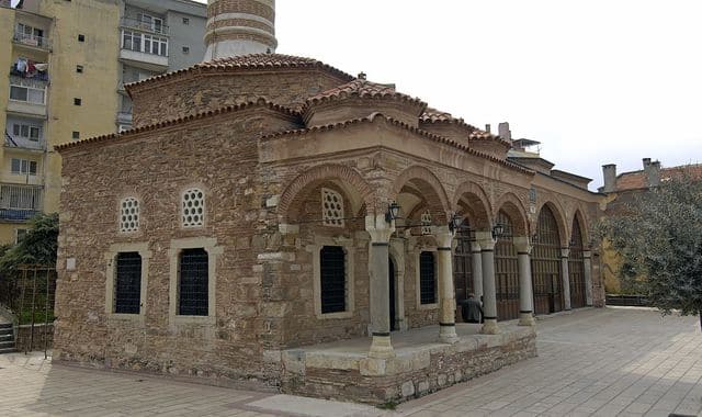 Çeşnigir Camii